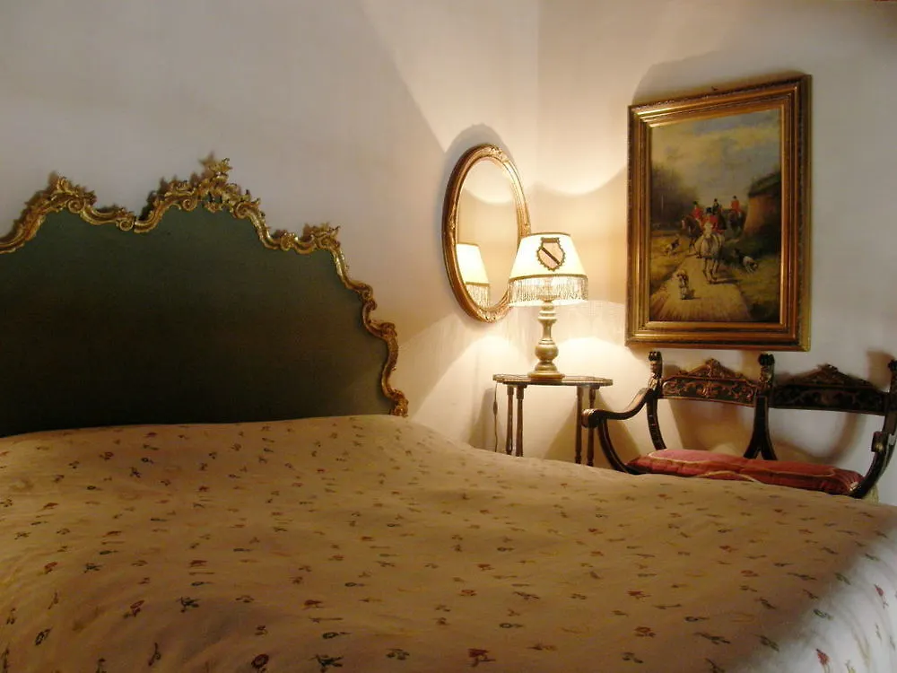 Hotel Castello Di Vigoleno 3*,  Italia
